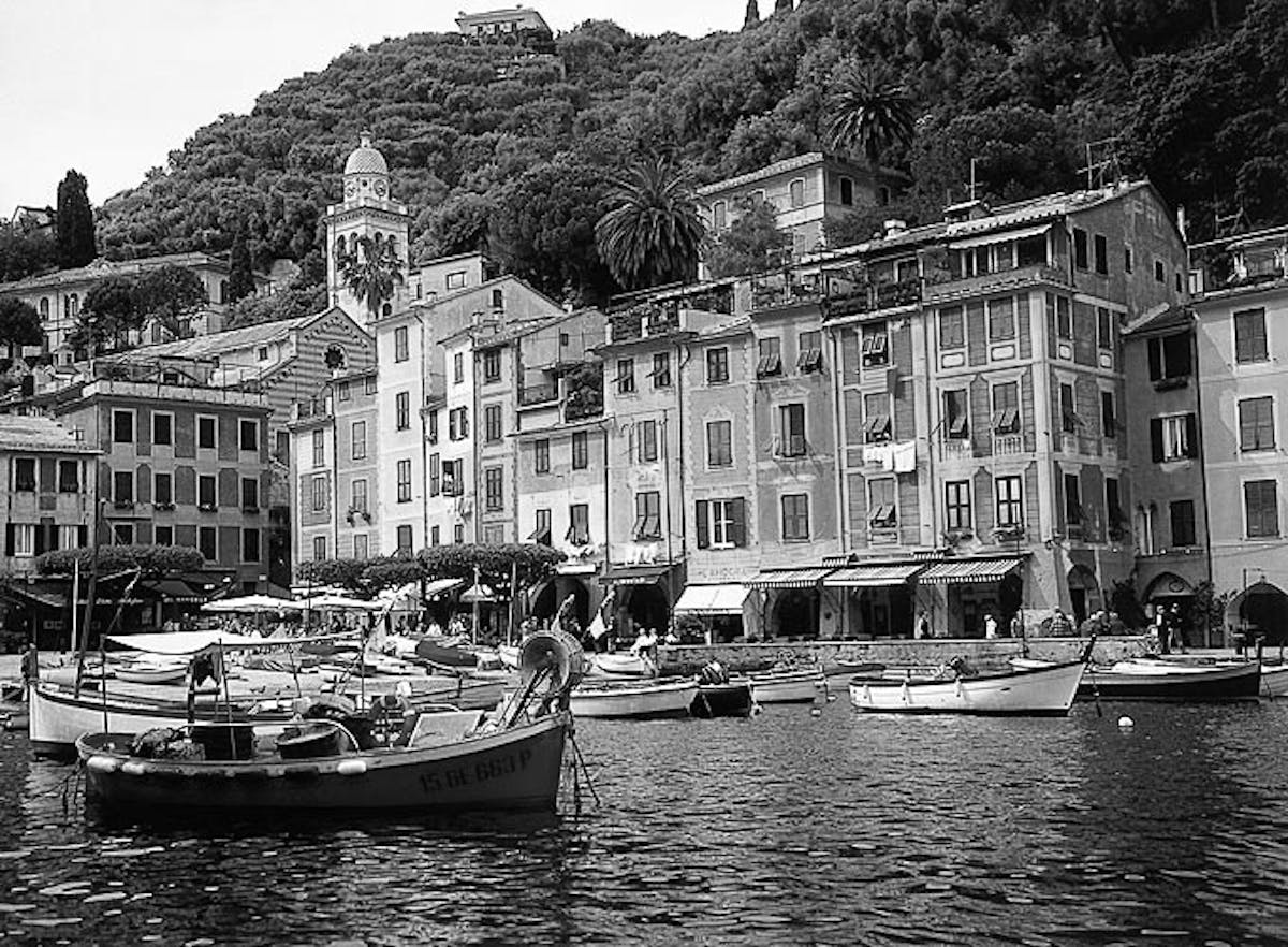 a small boat in a harbor